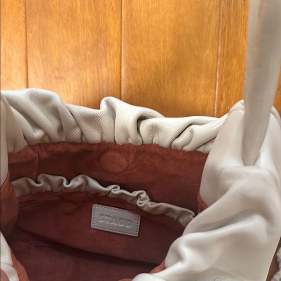 STAUD Felix Off White Leather Gathered Shoulder Bag - Picture 4 of 10